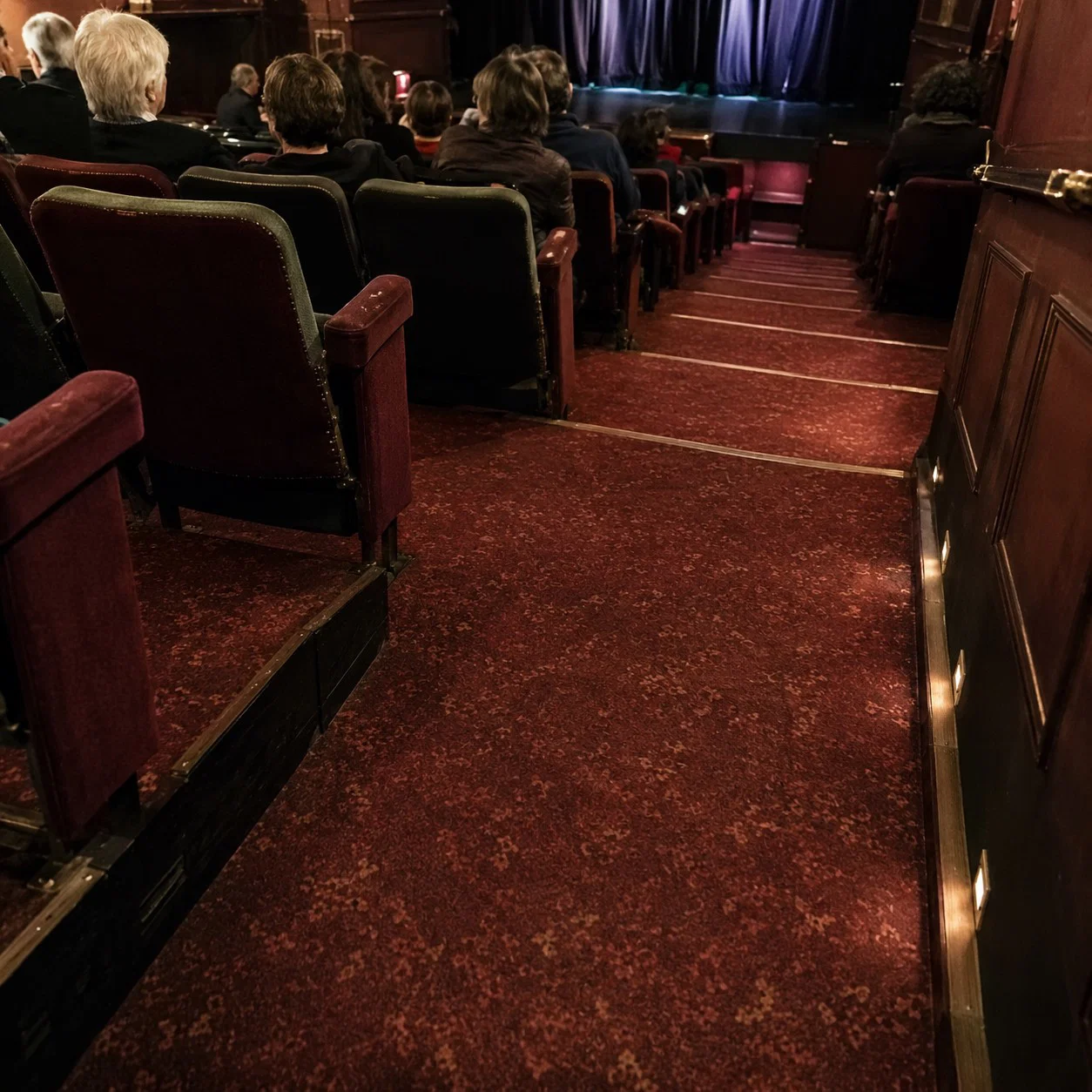 How West End Theatres Get Auditorium Carpet Cleaned Between a Matinee and an Evening House